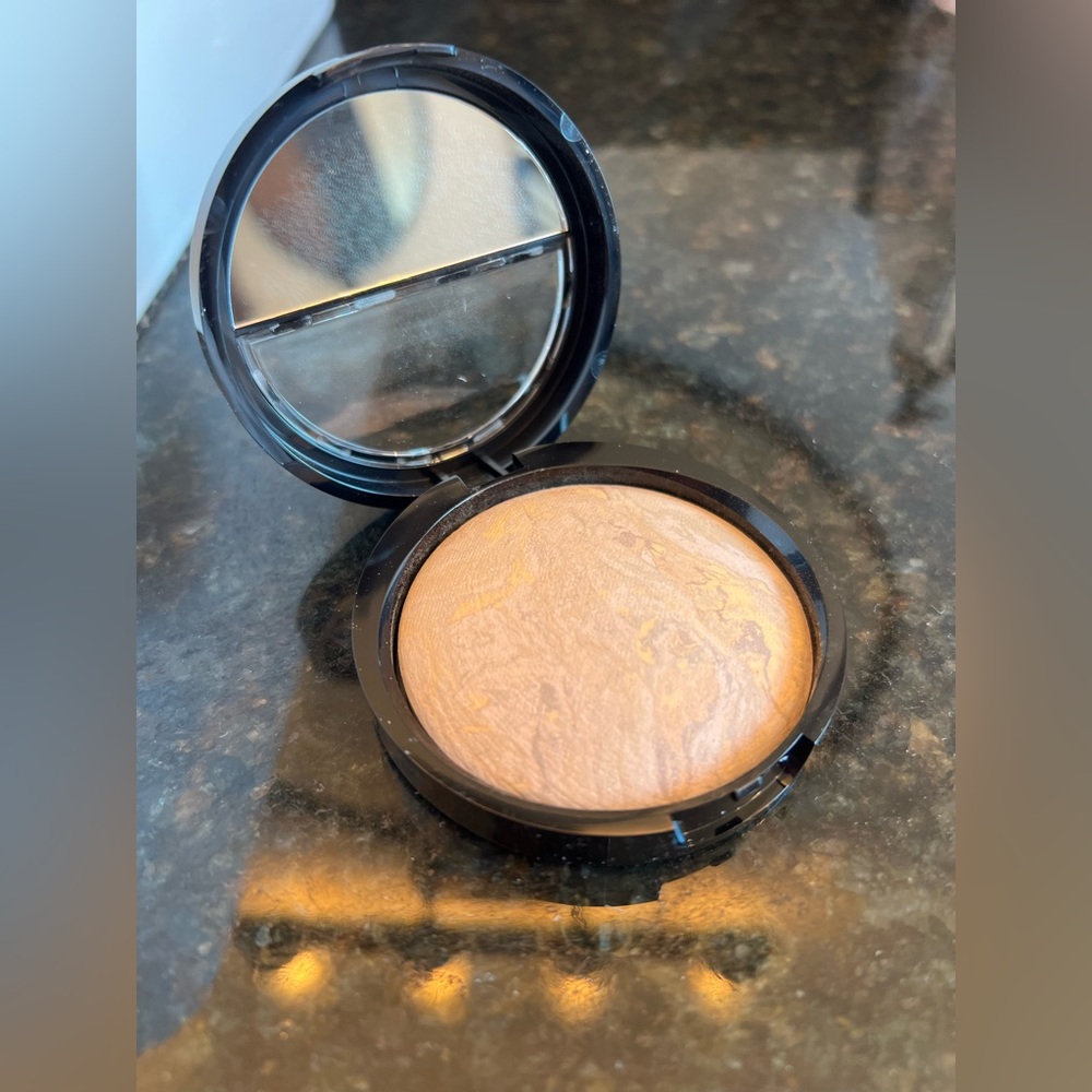 Laura Geller Baked Balance-N-Brighten Color Correcting Foundation